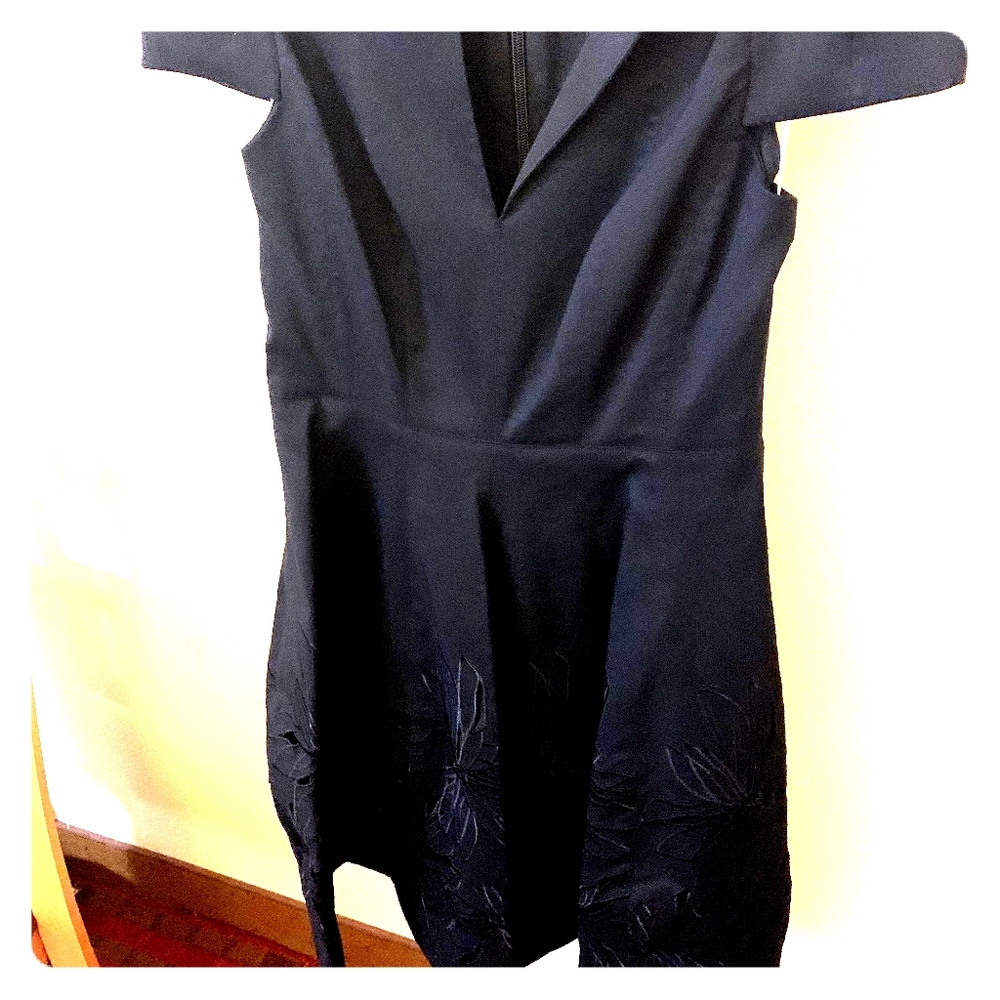 Nwt Halston Heritage embroidered dress